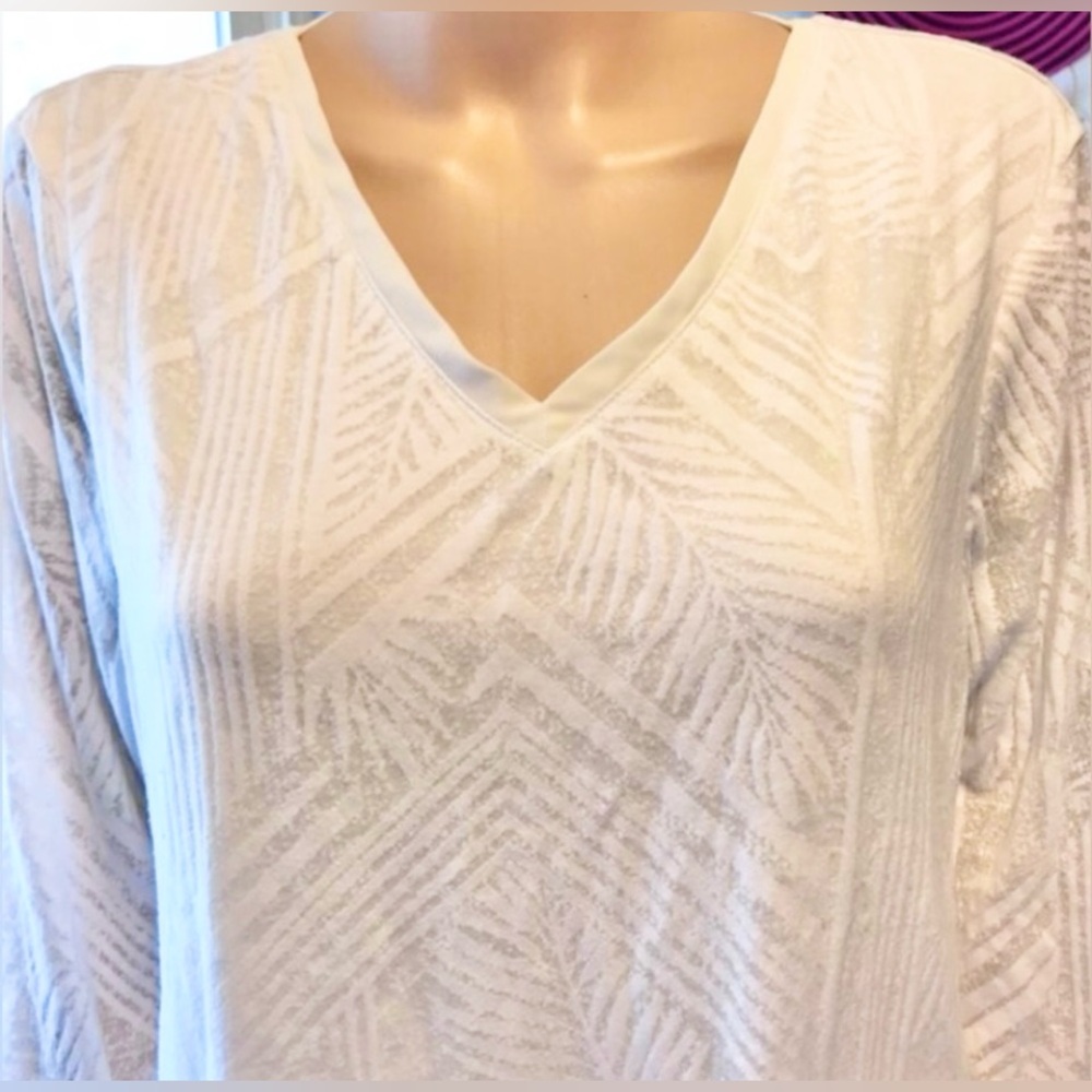 🦩Chico's White Layered Flowy Lightweight Long Sleeves V- neck Split Sides Tunic - Picture 3 of 8
